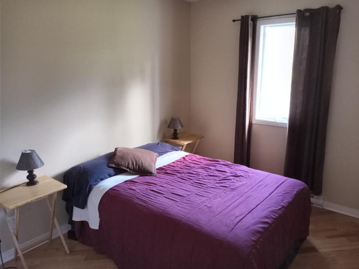 Guests Room For Rent / Chambre Prive Dans Maison Partager Maria Extérieur photo